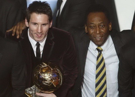 Thái độ vui vẻ này không đồng nghĩa Pele đã hết so đo với Messi